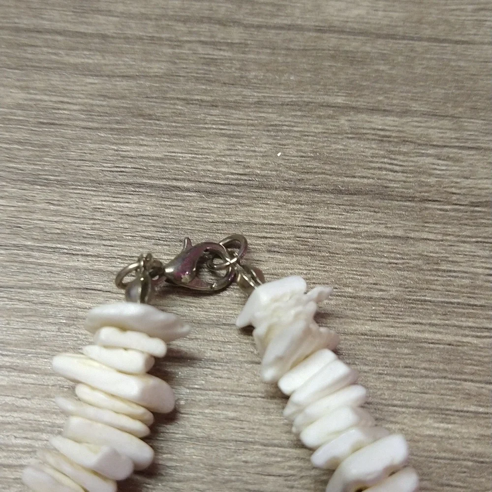 Shell Chips White Necklace - Picture 3 of 3
